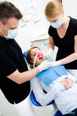 Lachgas im Einsatz beim Zahnarzt